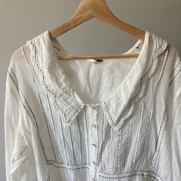 White Lace Trim Blouse - Picture 4 of 8